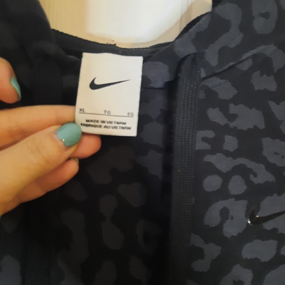 Nike Women's Batwing Leopard Print Hoodie - Picture 4 of 6